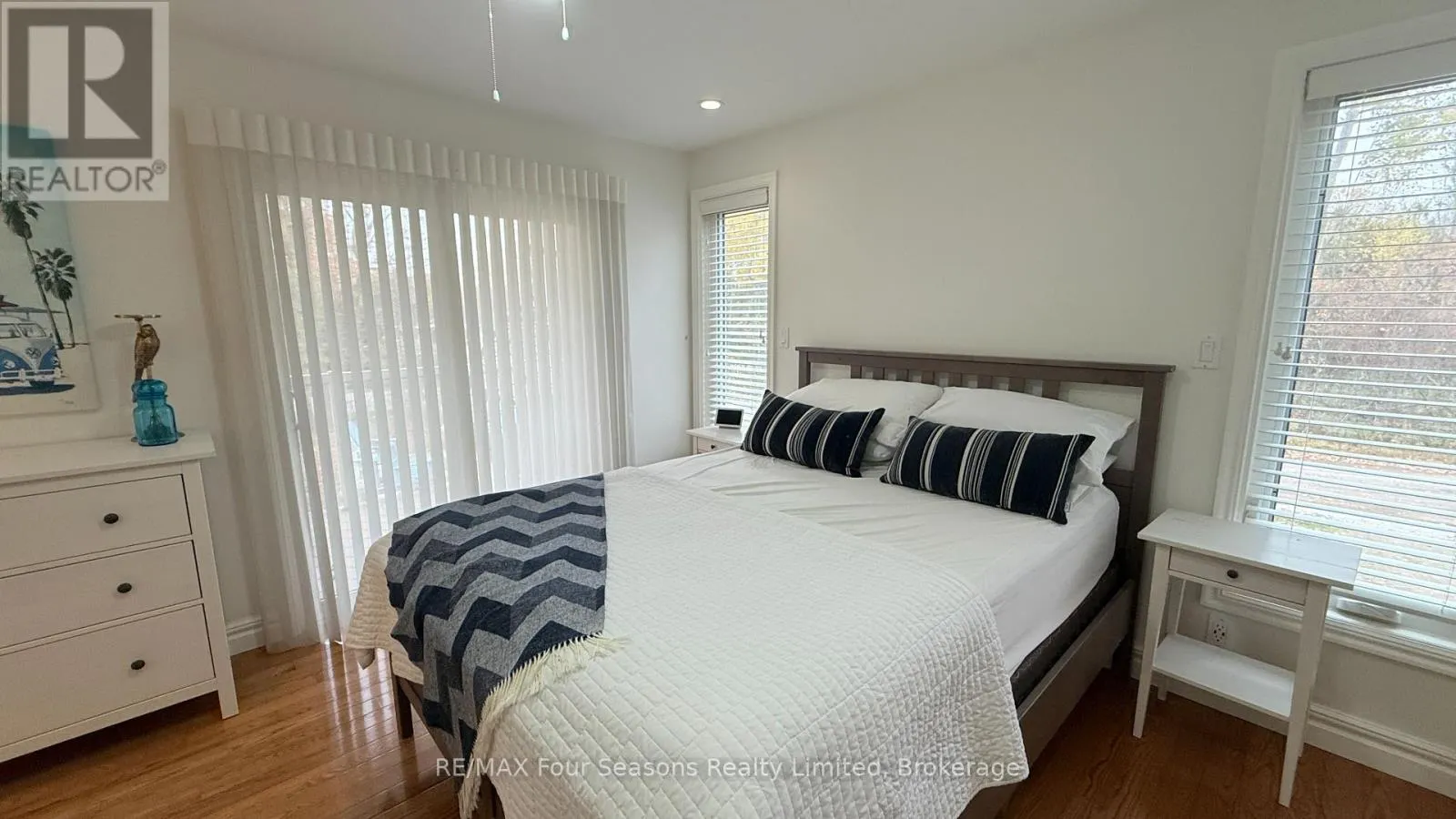 37 SILVER LAKE CRESCENT