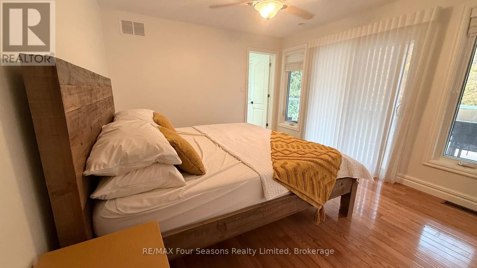 37 SILVER LAKE CRESCENT