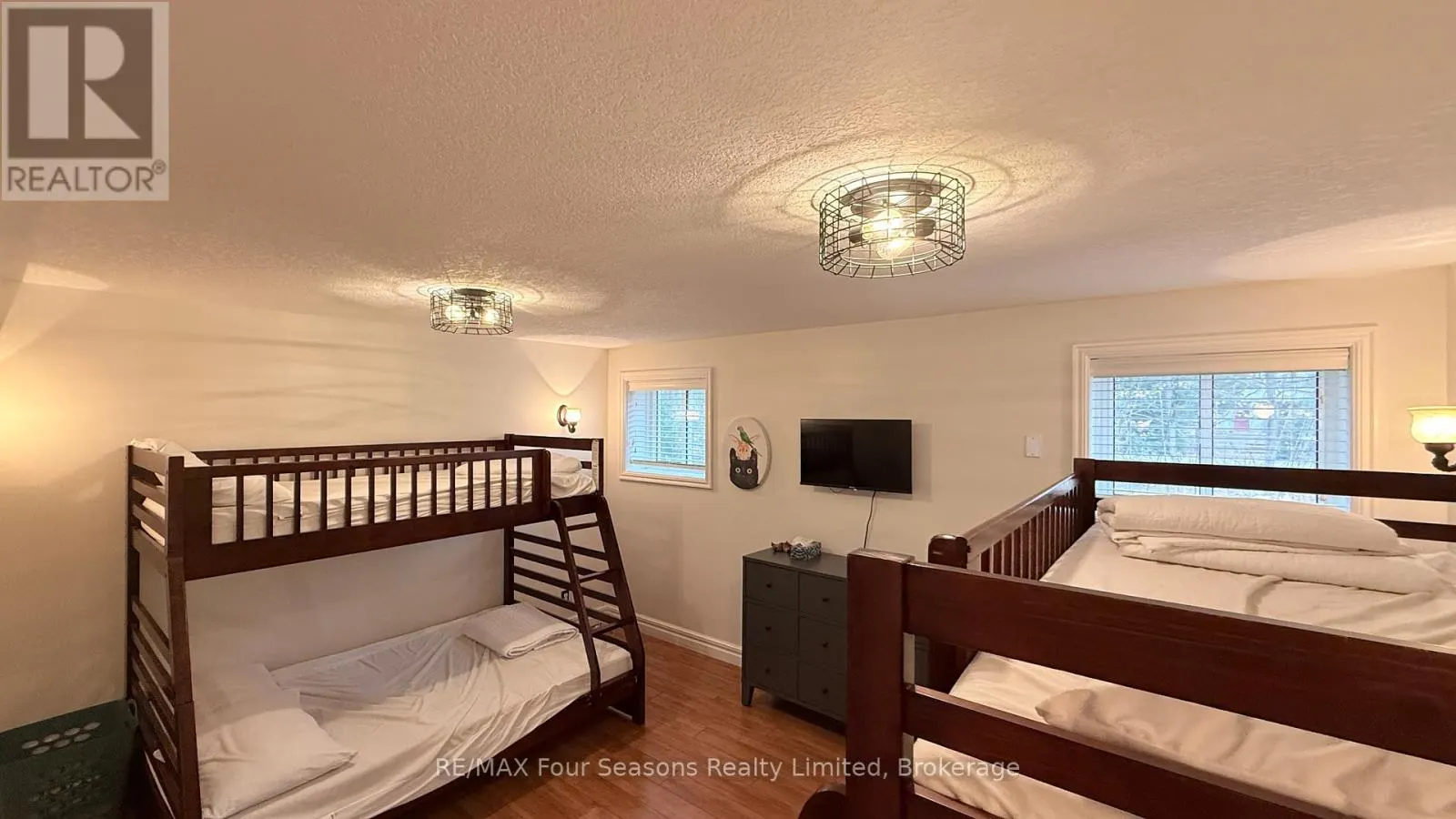 37 SILVER LAKE CRESCENT