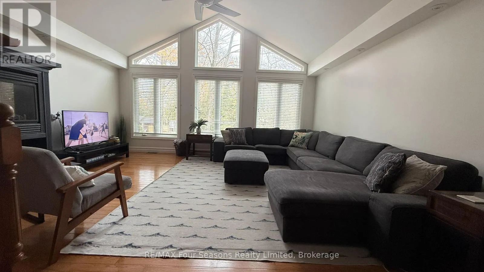 37 SILVER LAKE CRESCENT