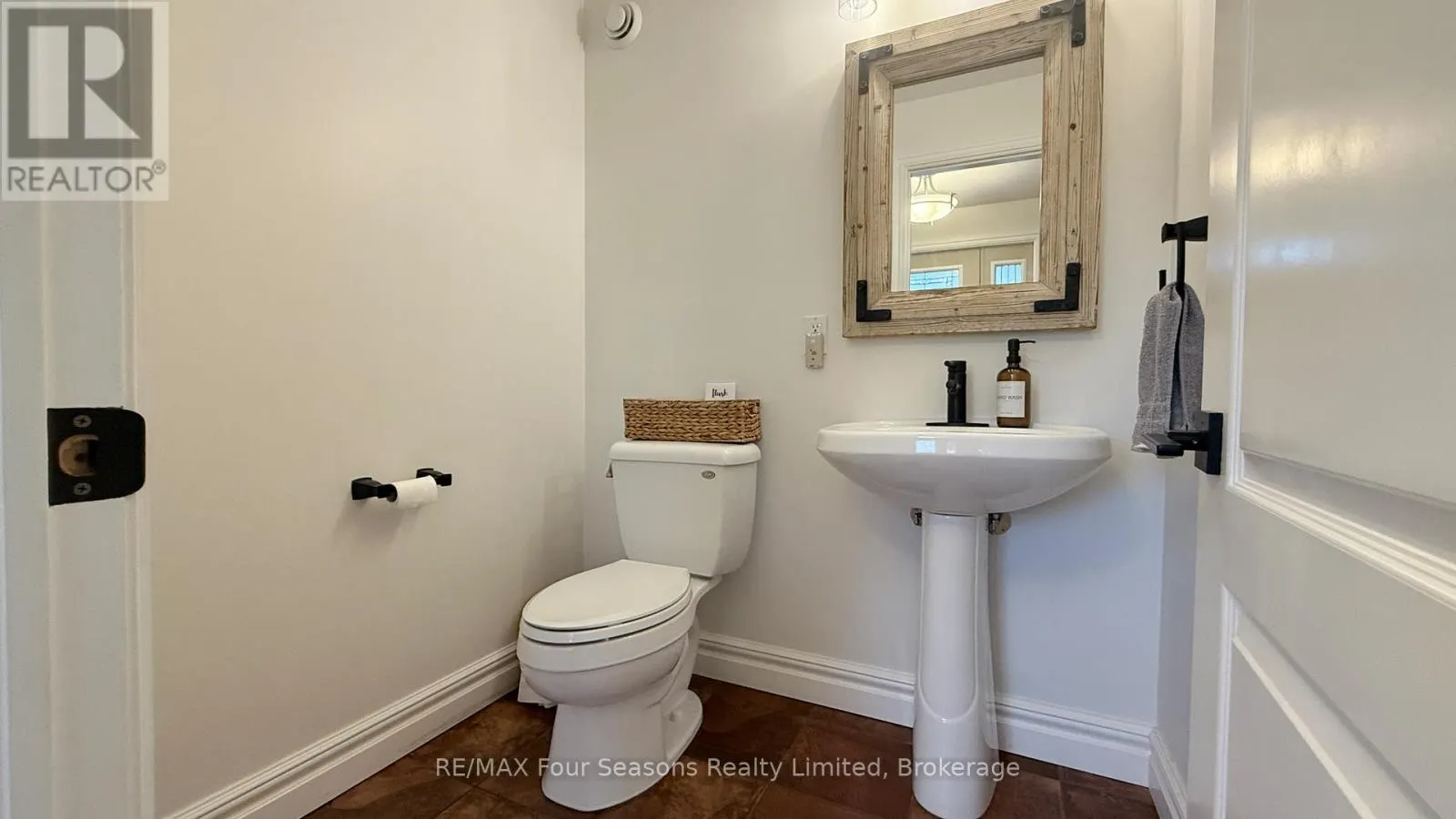 37 SILVER LAKE CRESCENT