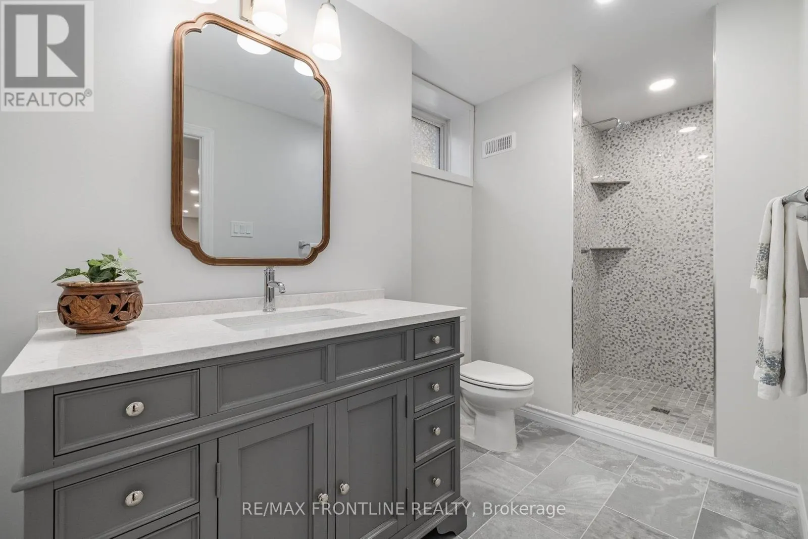 7 SENATORS GATE DRIVE