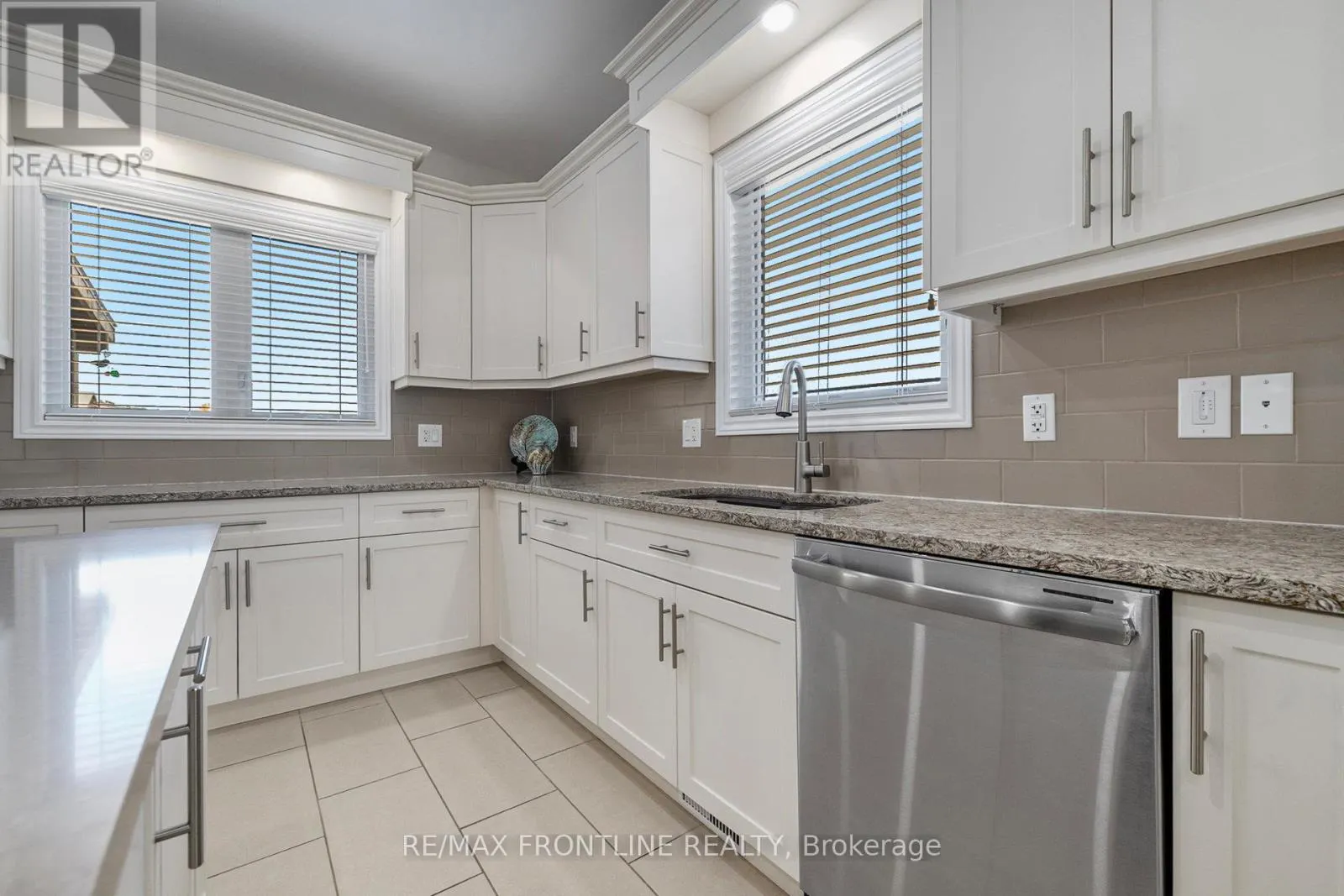 7 SENATORS GATE DRIVE