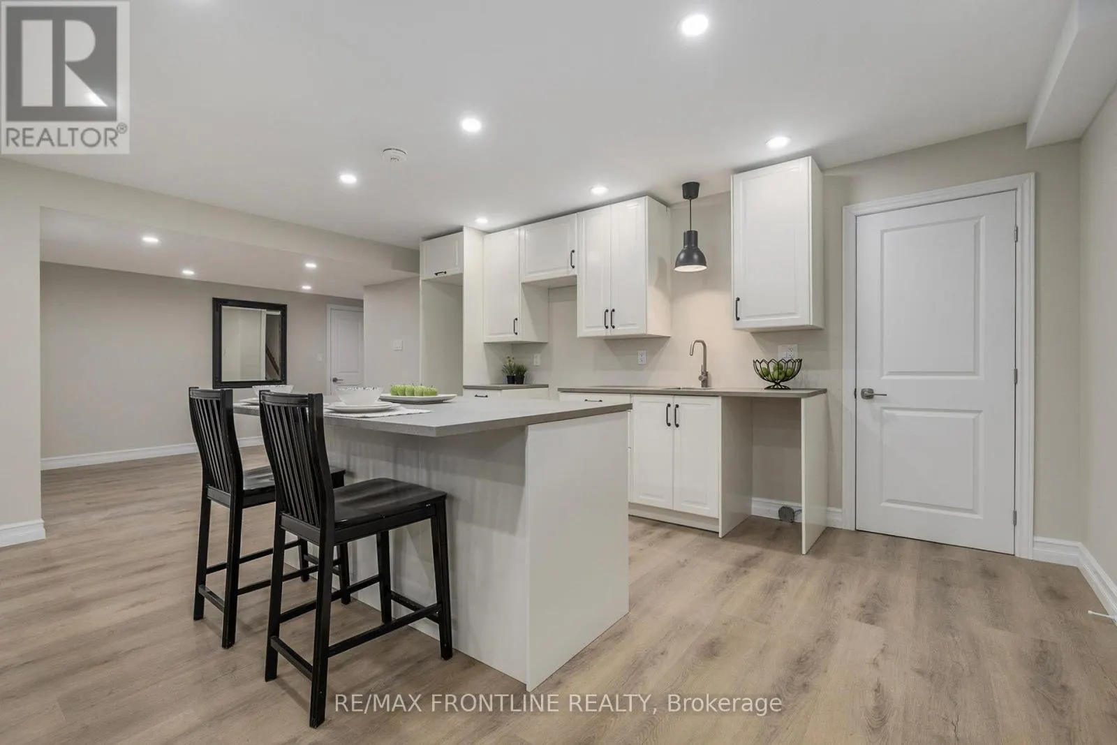 7 SENATORS GATE DRIVE