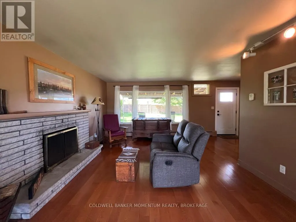 3834 VICTORIA AVENUE