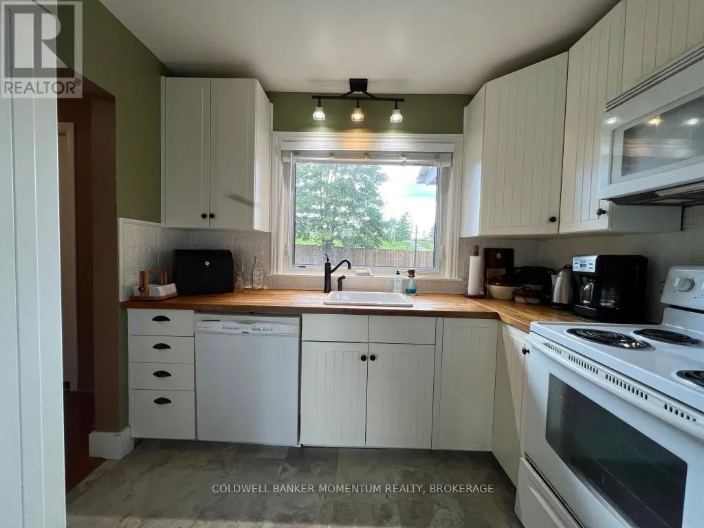 3834 VICTORIA AVENUE