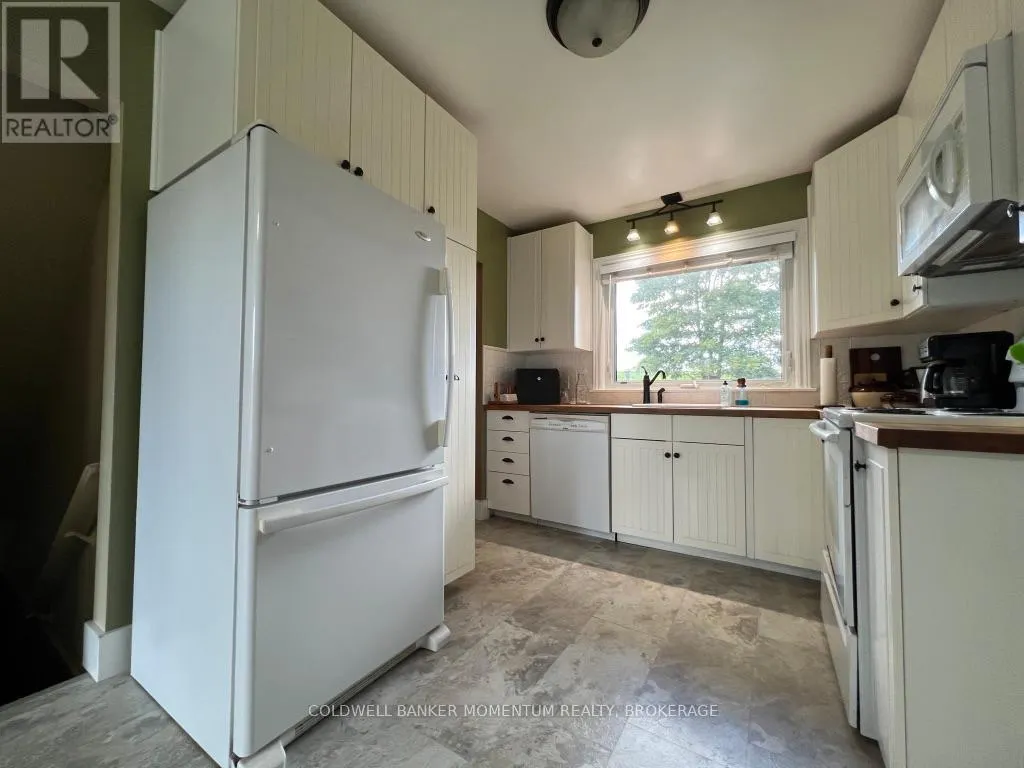 3834 VICTORIA AVENUE