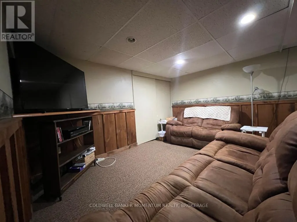 3834 VICTORIA AVENUE