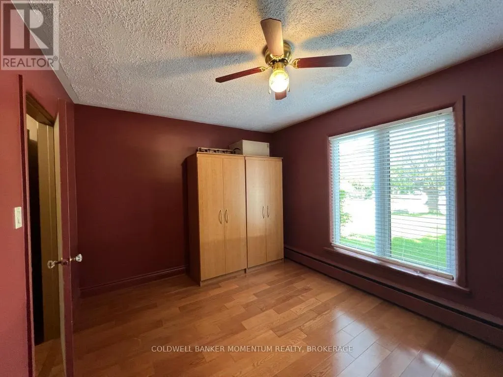 3834 VICTORIA AVENUE