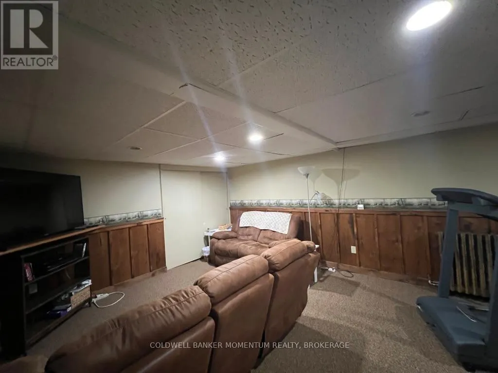 3834 VICTORIA AVENUE