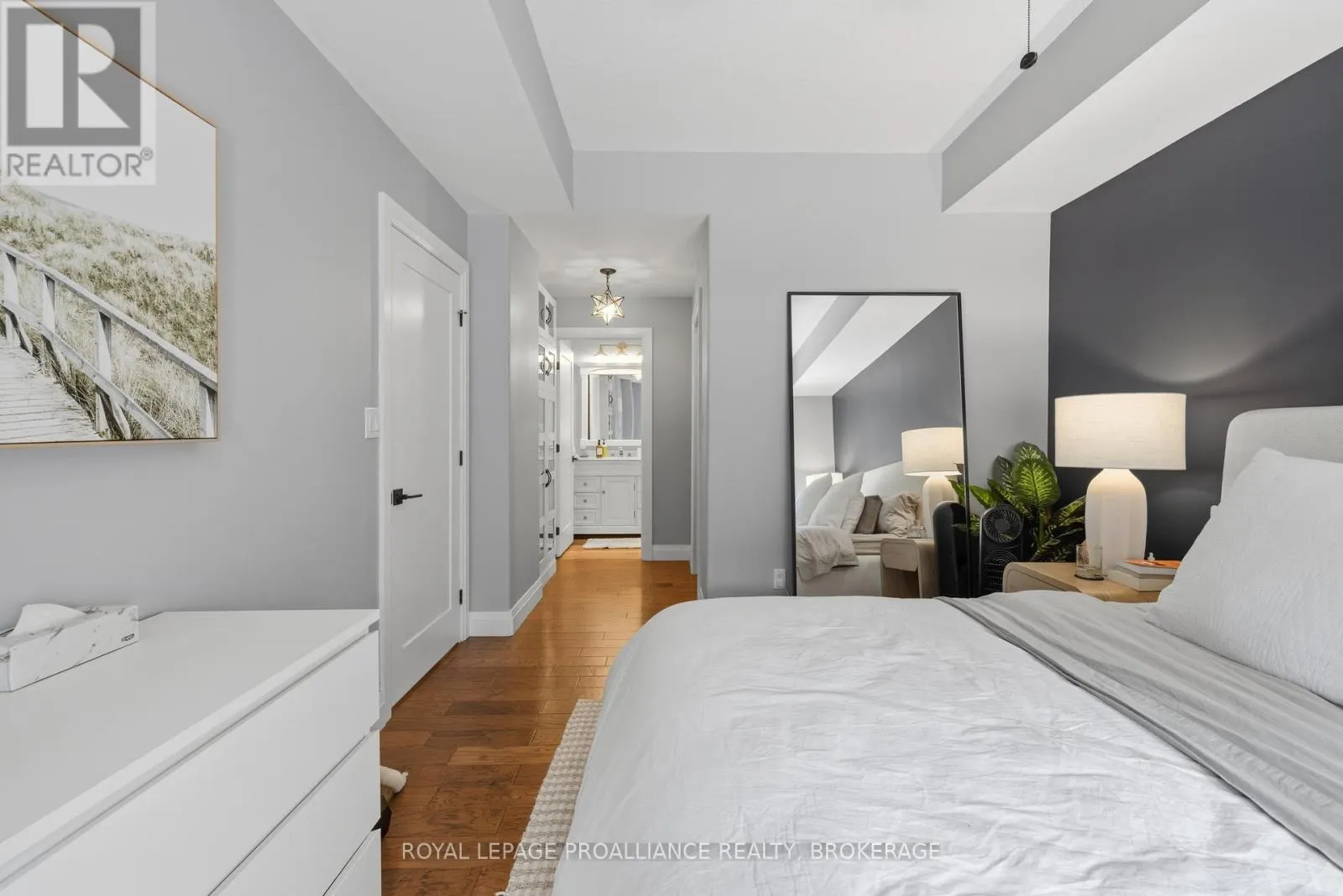 205 - 350 WELLINGTON STREET, #205