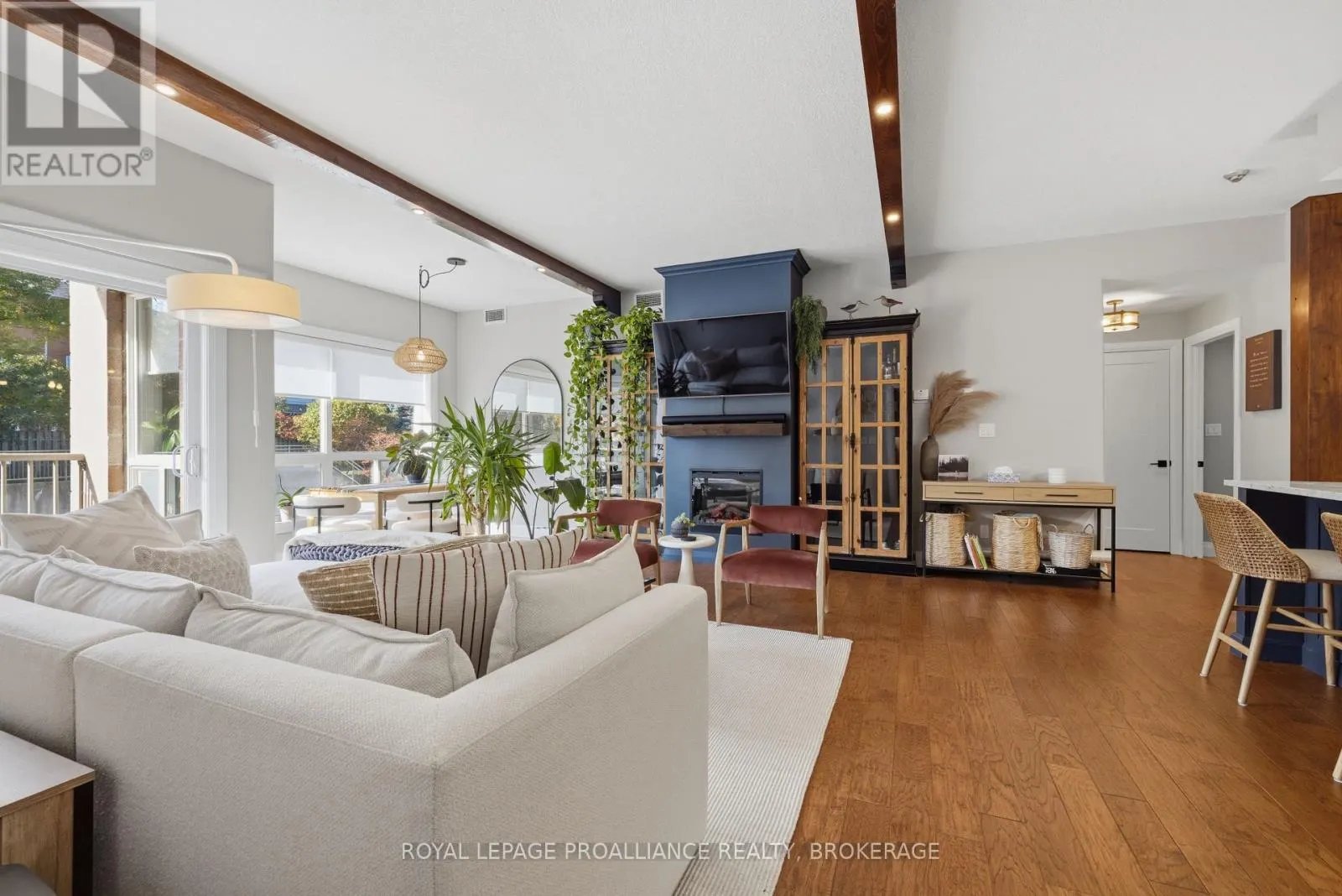 205 - 350 WELLINGTON STREET, #205