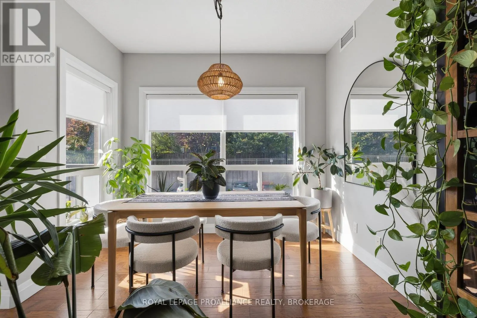 205 - 350 WELLINGTON STREET, #205