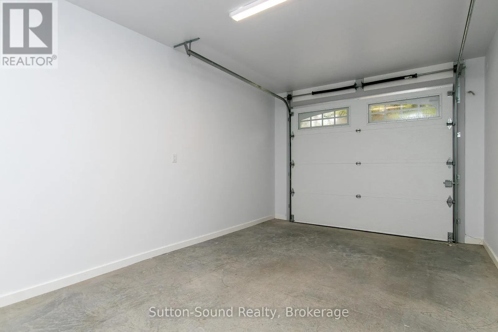 5 - 202 QUEEN STREET W, #5