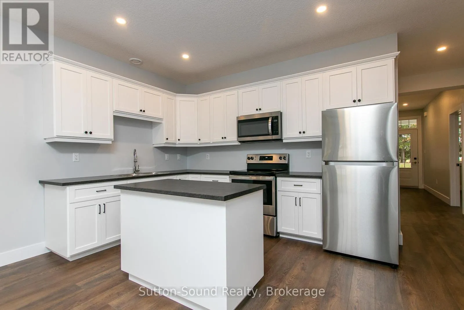 5 - 202 QUEEN STREET W, #5