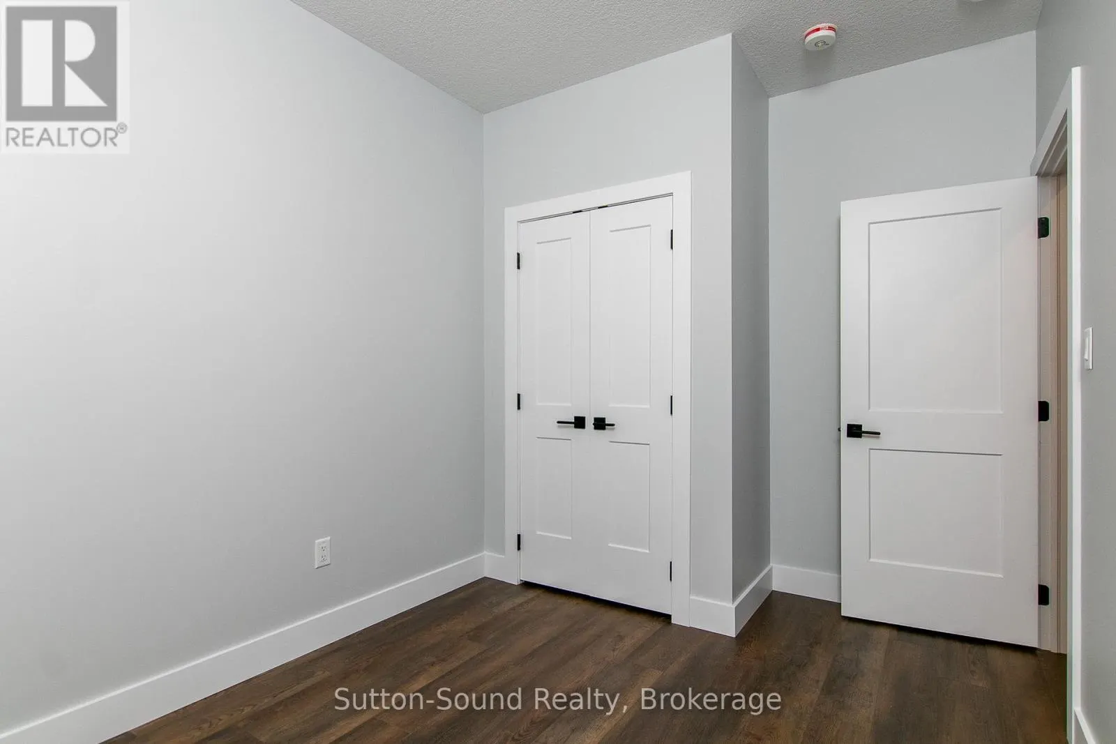 5 - 202 QUEEN STREET W, #5