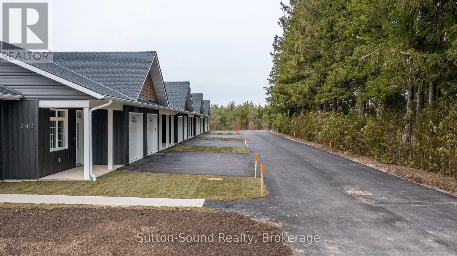 5 - 202 QUEEN STREET W, #5