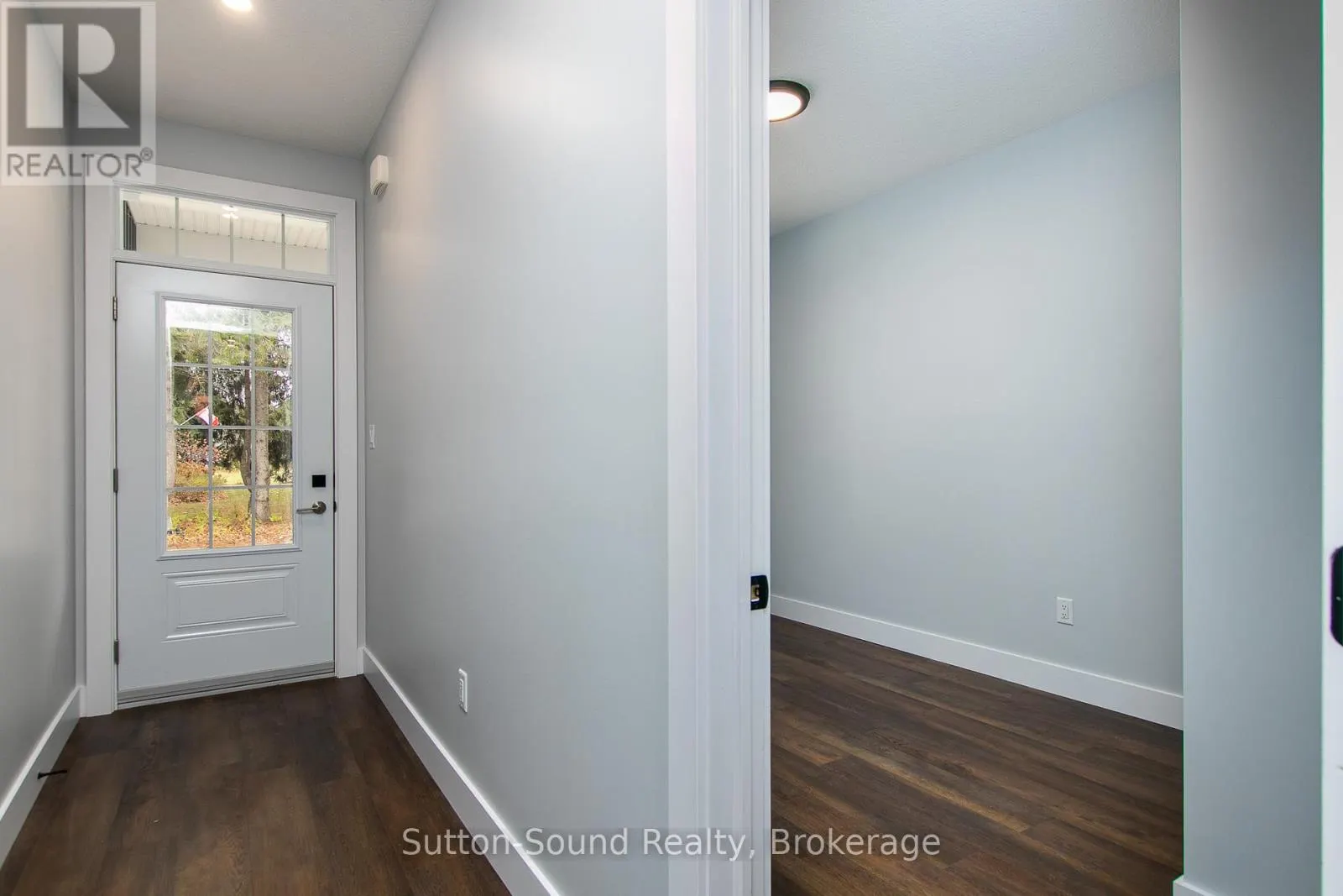 5 - 202 QUEEN STREET W, #5