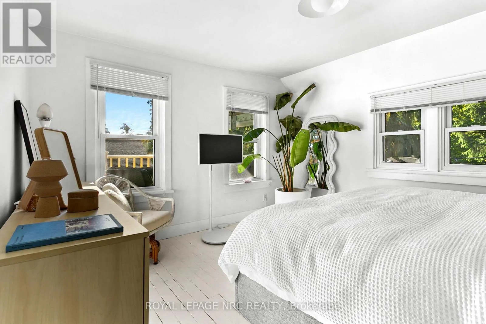 391 CAMBRIDGE ROAD W