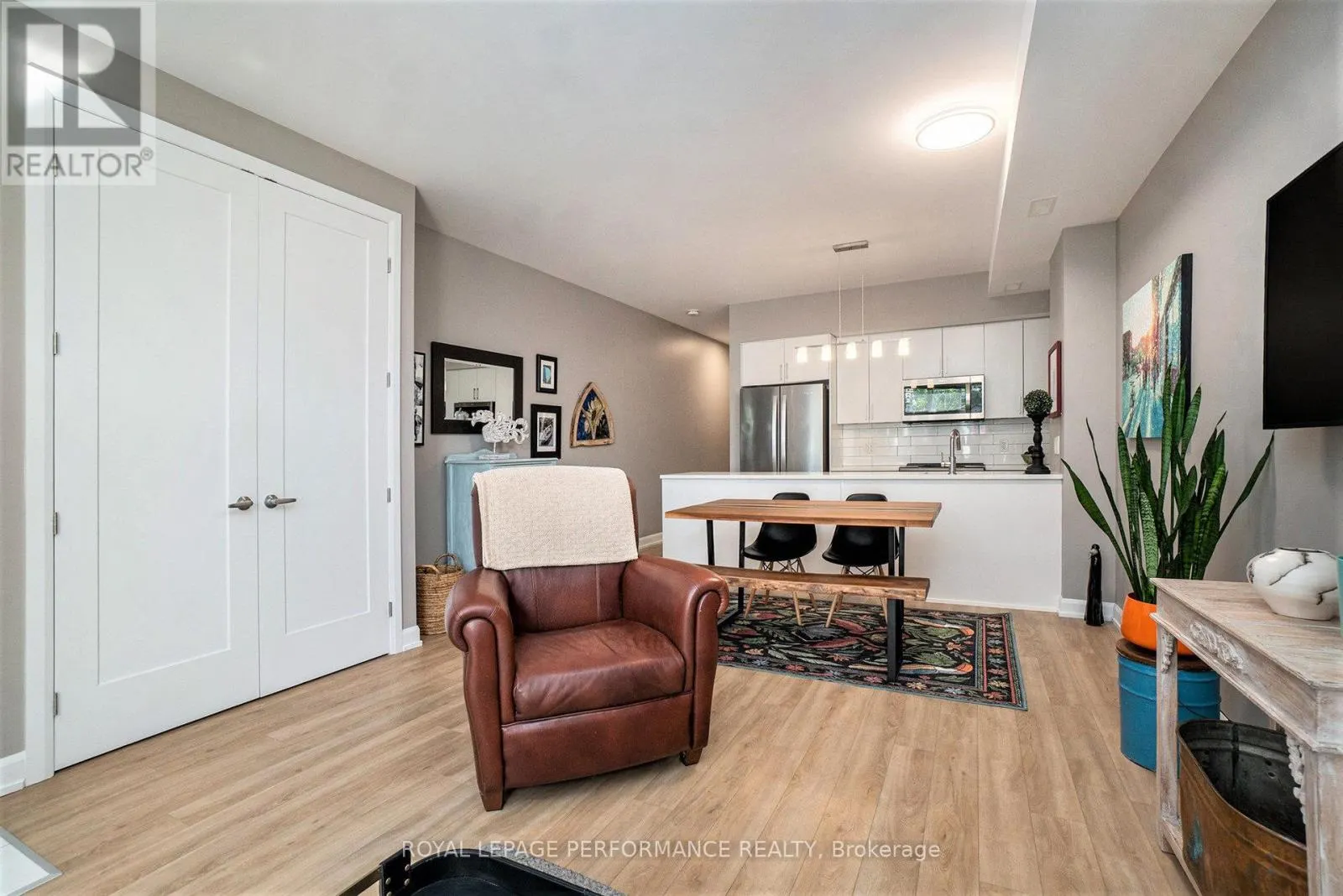 1 - 509 GLADSTONE AVENUE