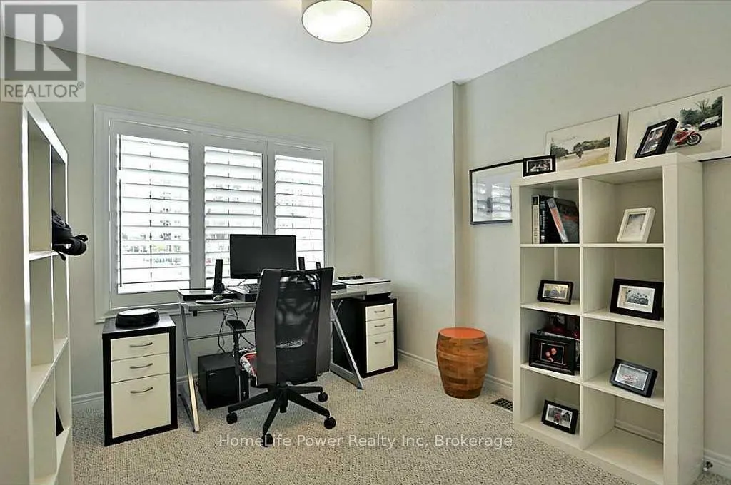 63 SOUTHSHORE CRESCENT