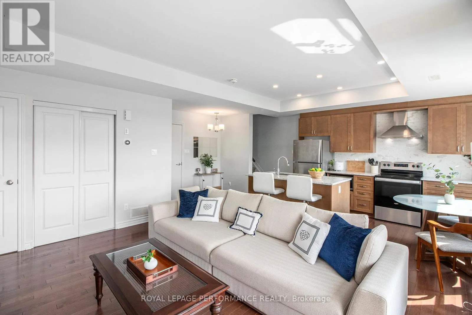 84 CARABINER PRIVATE