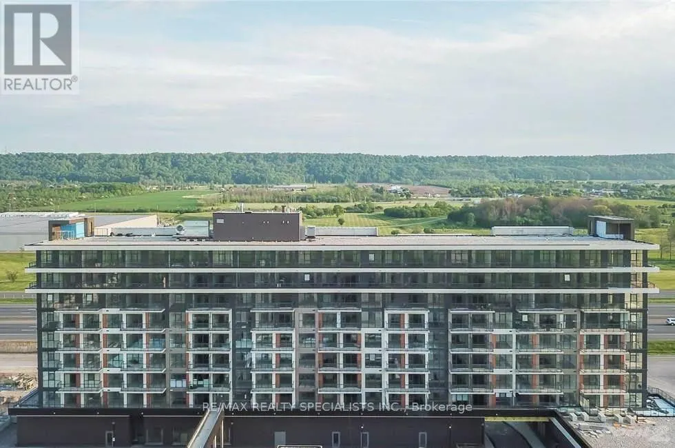 807 - 560 NORTH SERVICE ROAD