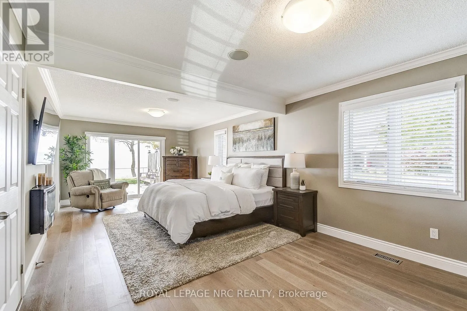 10781 LAKESHORE ROAD W