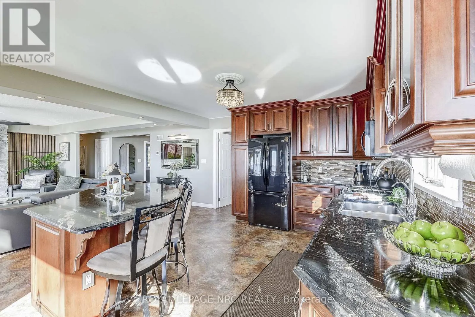 10781 LAKESHORE ROAD W