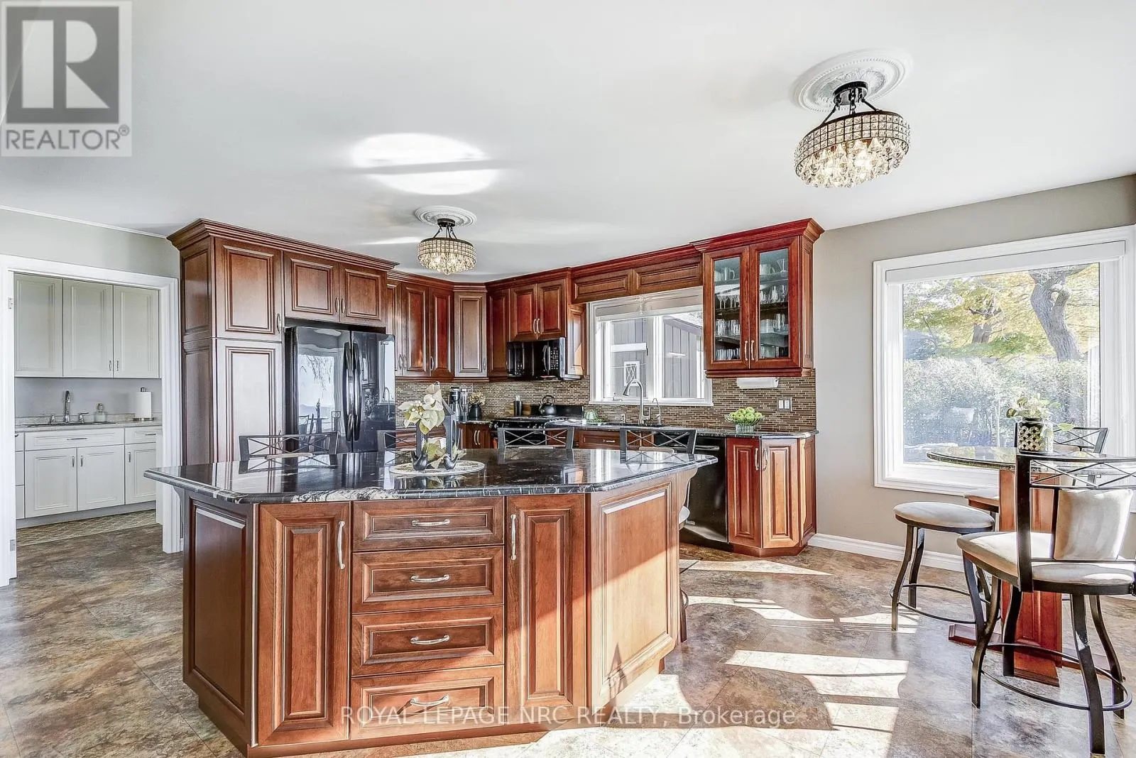 10781 LAKESHORE ROAD W