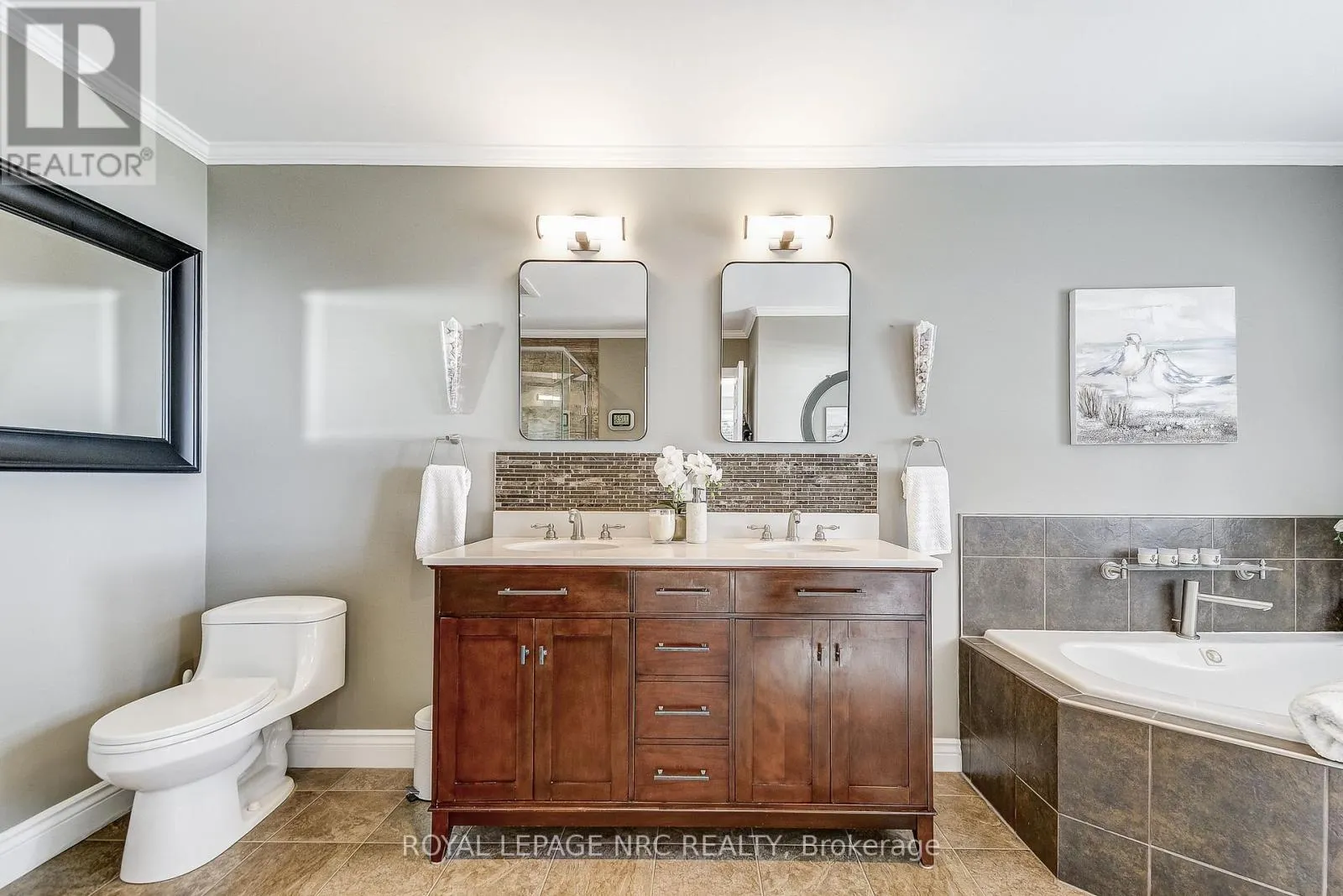 10781 LAKESHORE ROAD W