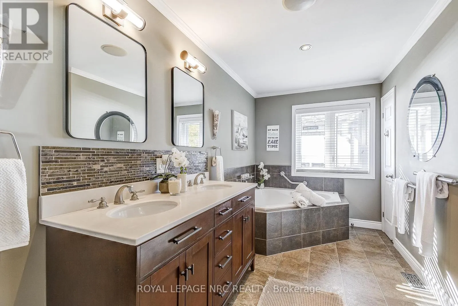 10781 LAKESHORE ROAD W