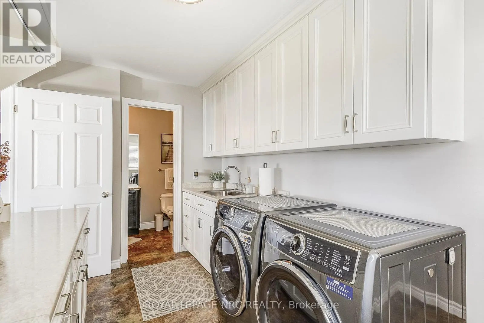 10781 LAKESHORE ROAD W