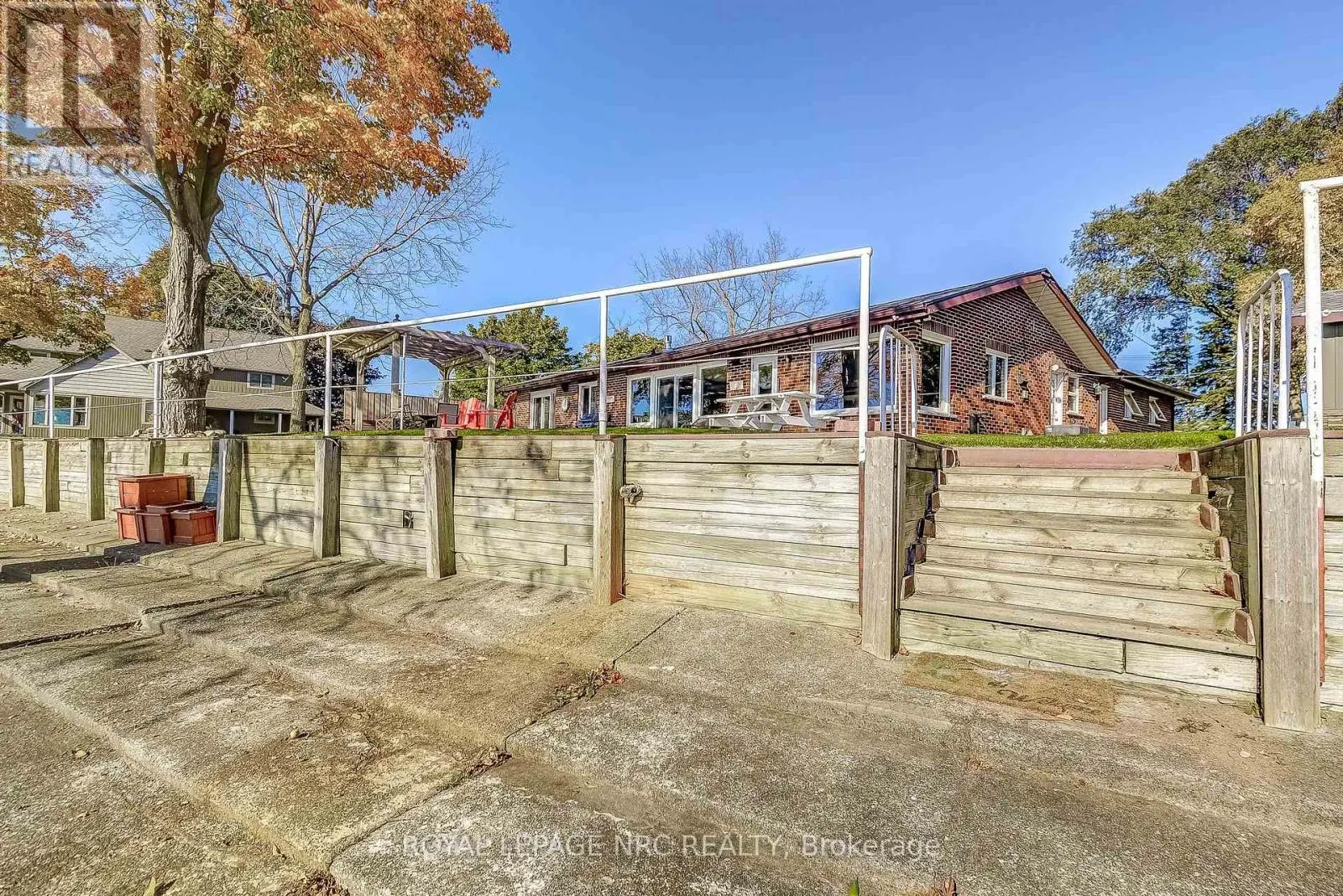 10781 LAKESHORE ROAD W