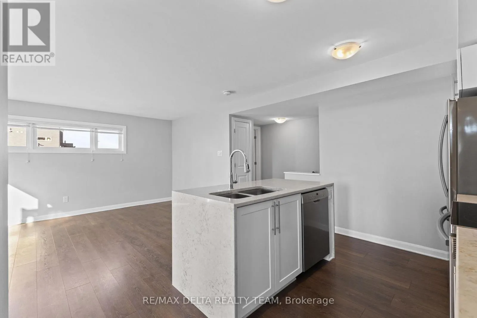 A - 706 AMBERWING PRIVATE