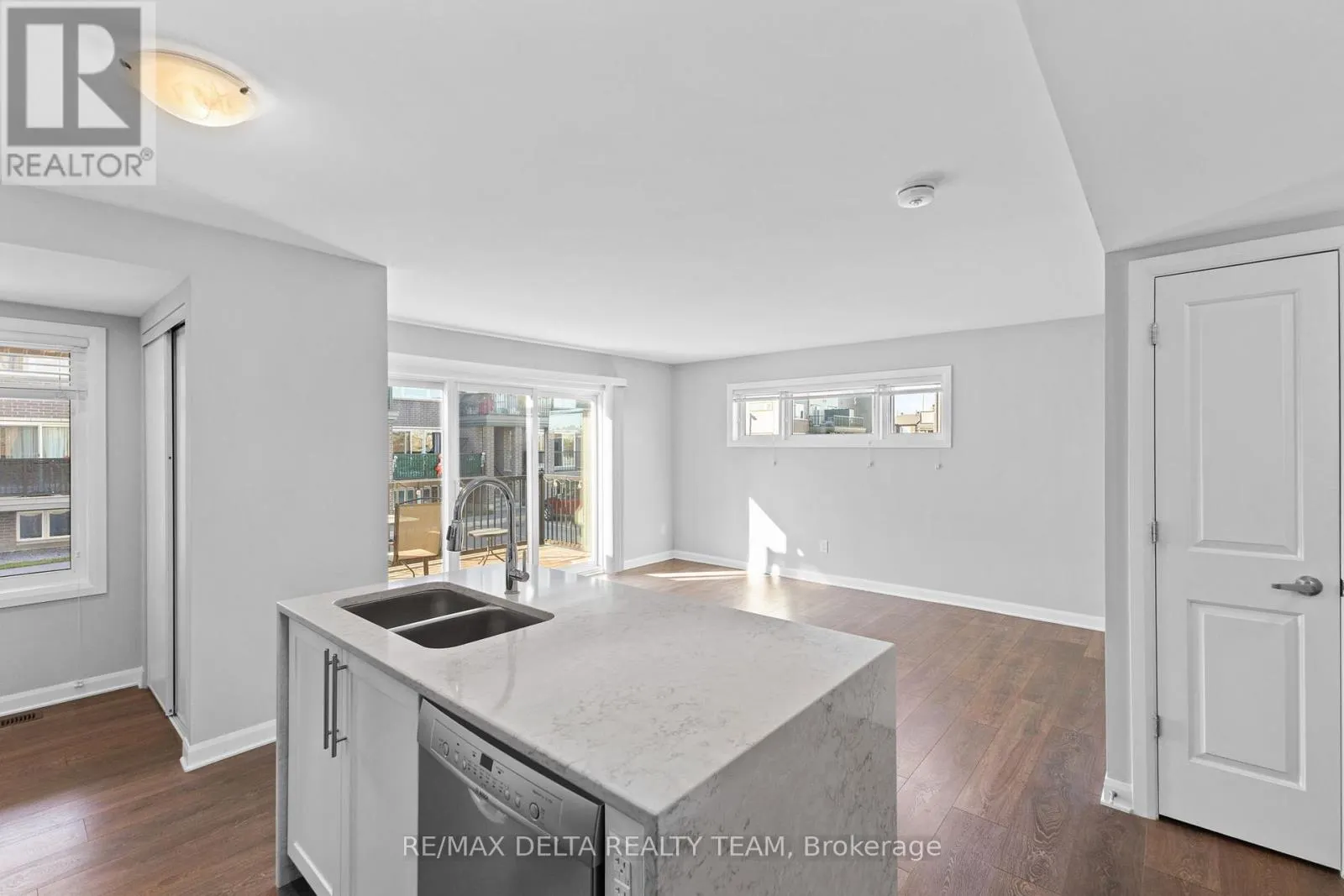 A - 706 AMBERWING PRIVATE