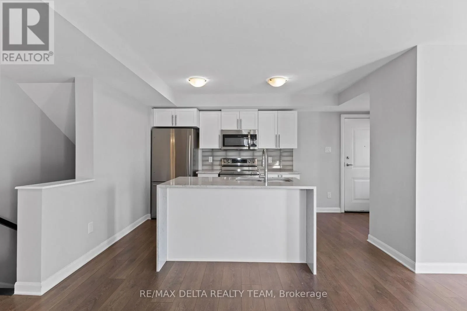 A - 706 AMBERWING PRIVATE