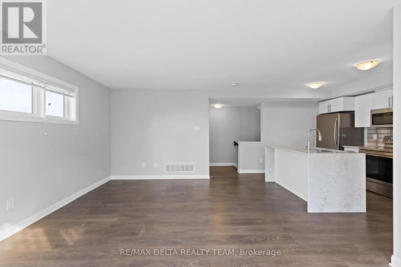 A - 706 AMBERWING PRIVATE