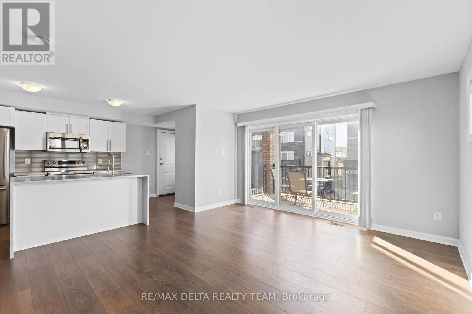 A - 706 AMBERWING PRIVATE