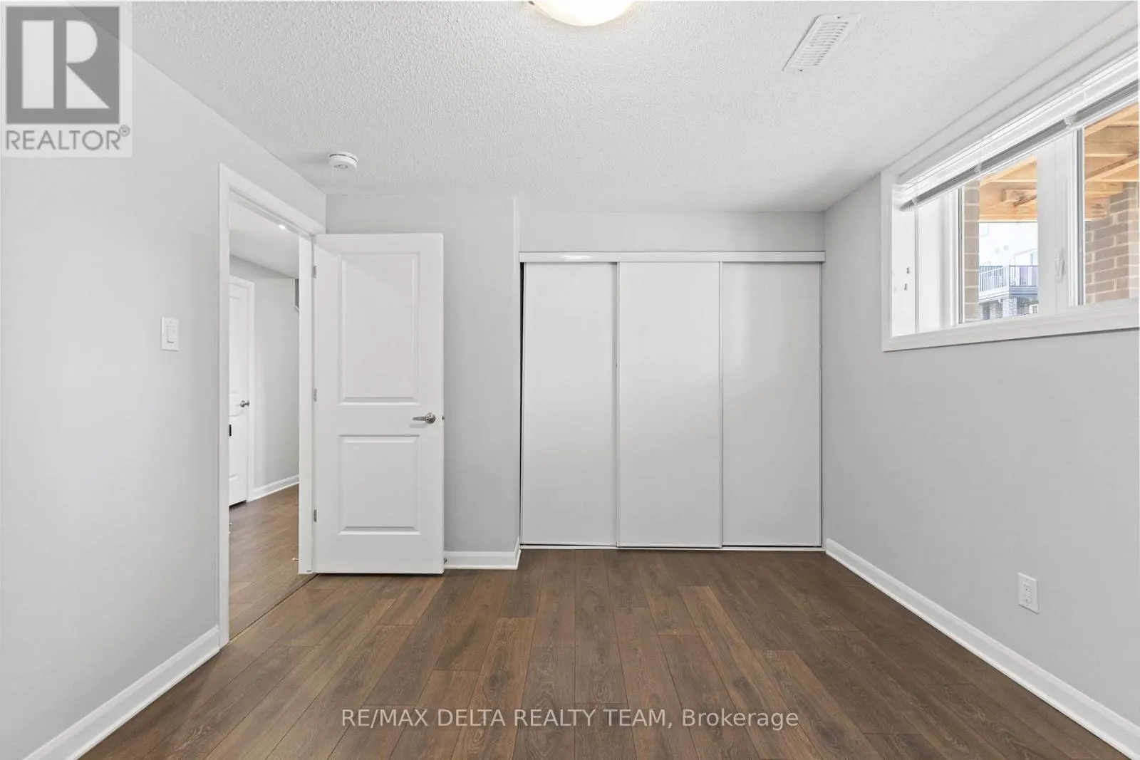 A - 706 AMBERWING PRIVATE