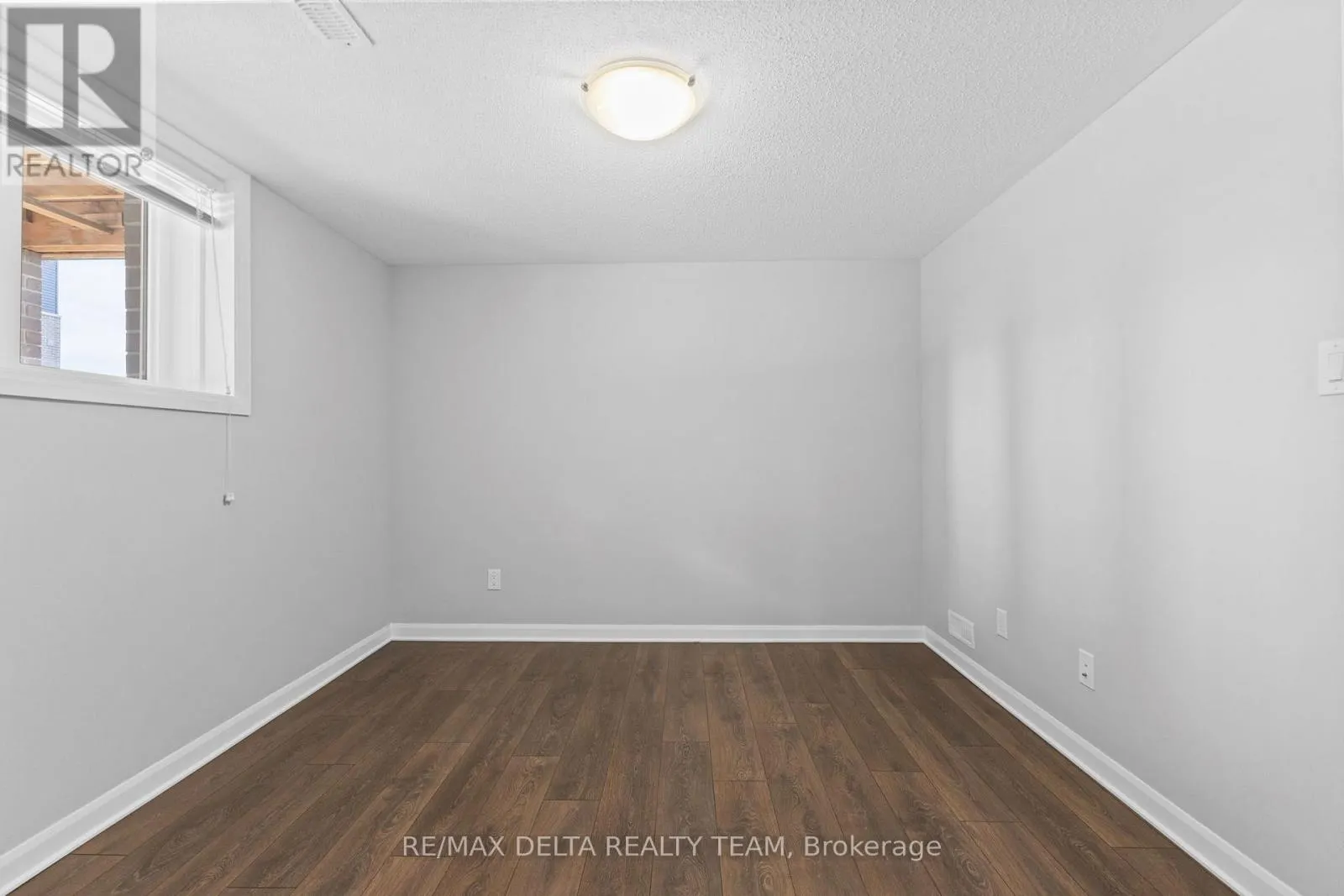 A - 706 AMBERWING PRIVATE