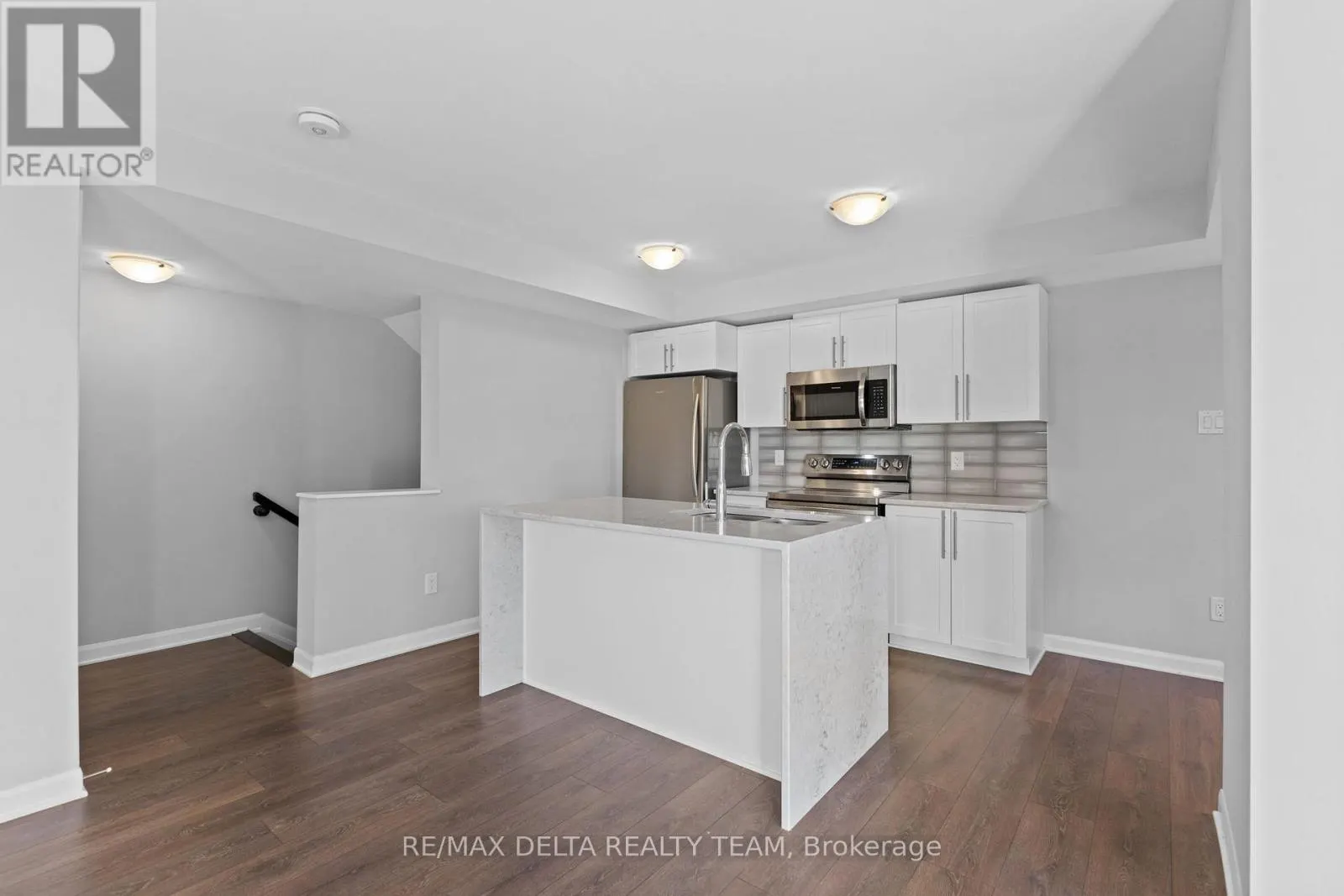 A - 706 AMBERWING PRIVATE