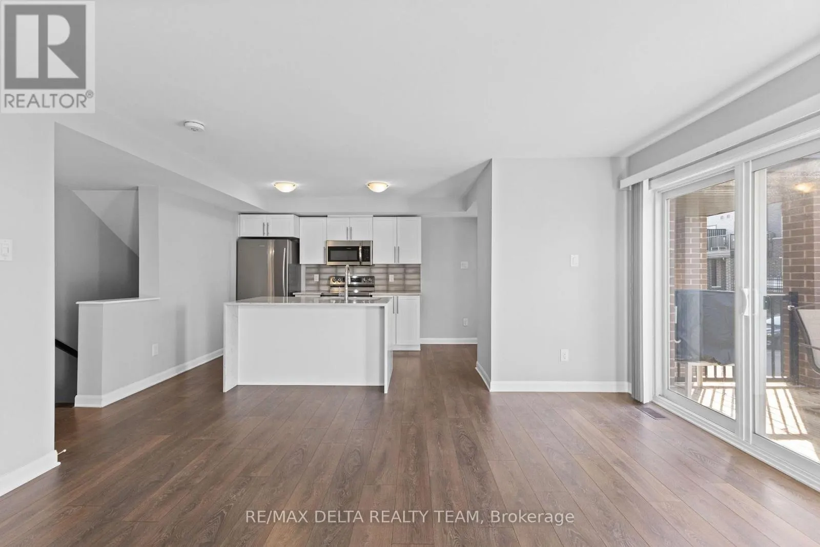 A - 706 AMBERWING PRIVATE