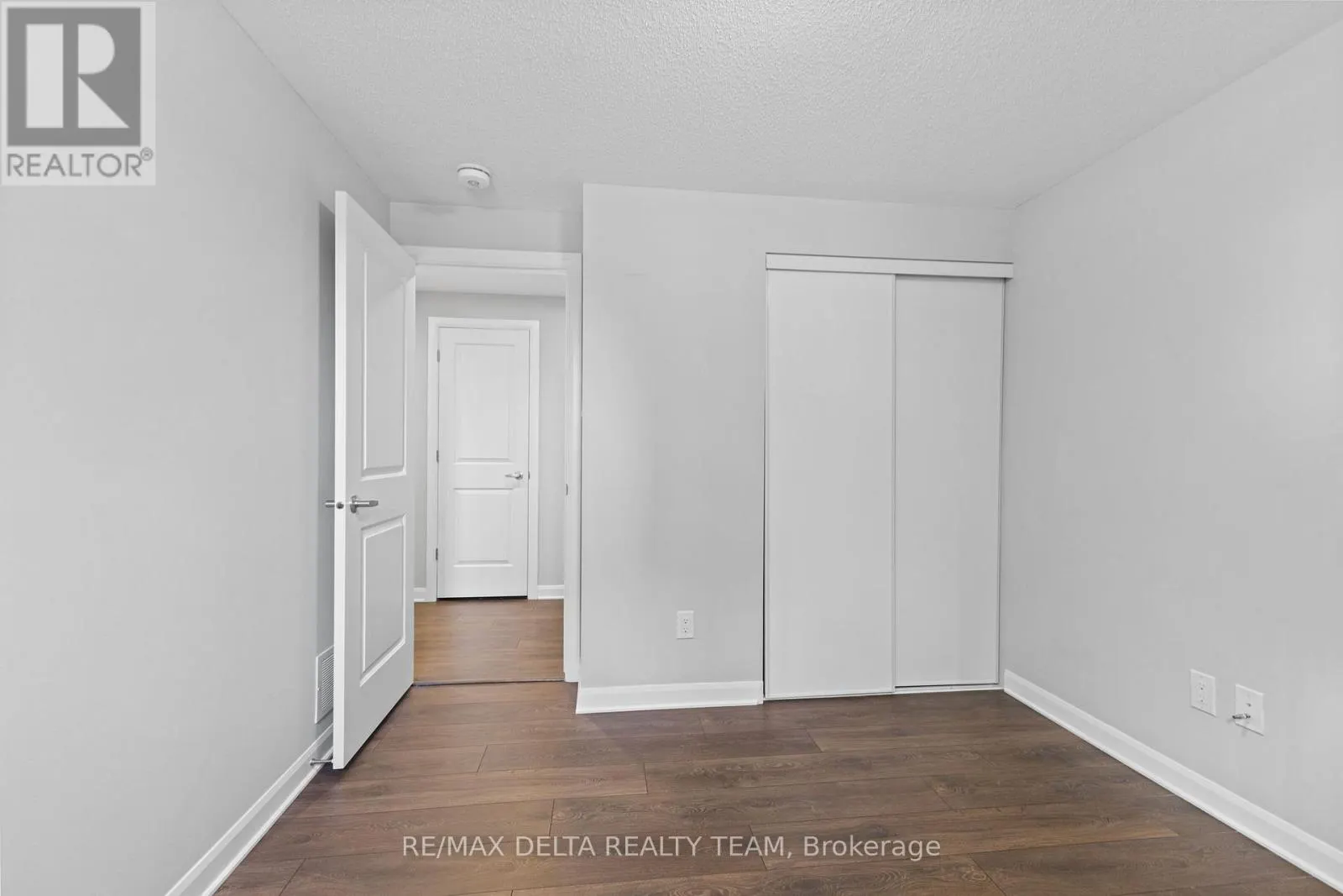 A - 706 AMBERWING PRIVATE