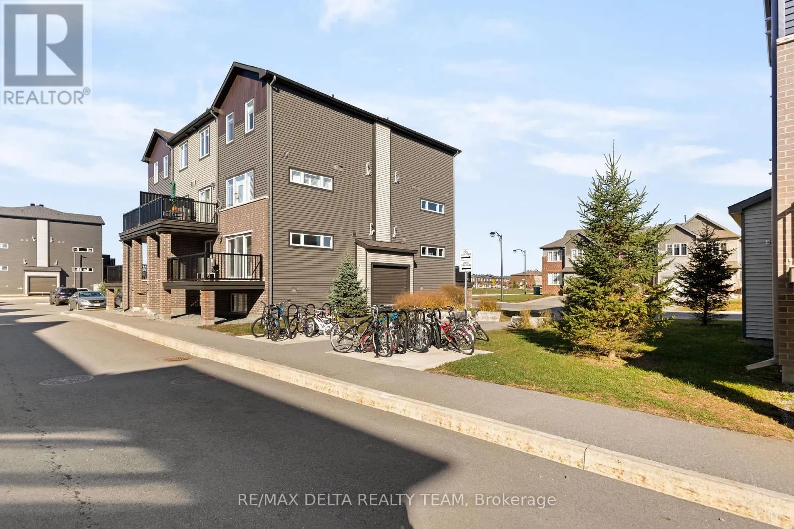 A - 706 AMBERWING PRIVATE