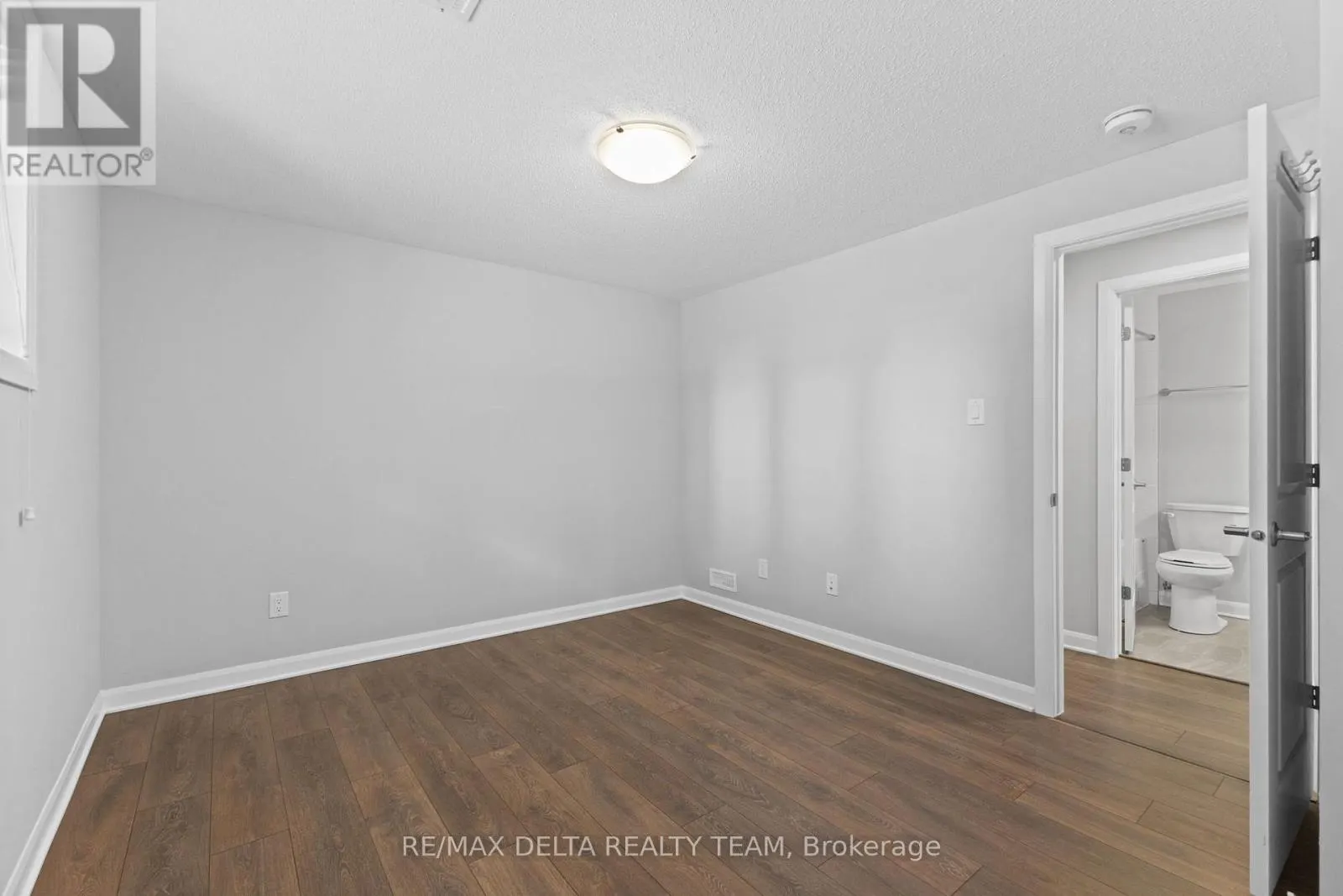 A - 706 AMBERWING PRIVATE