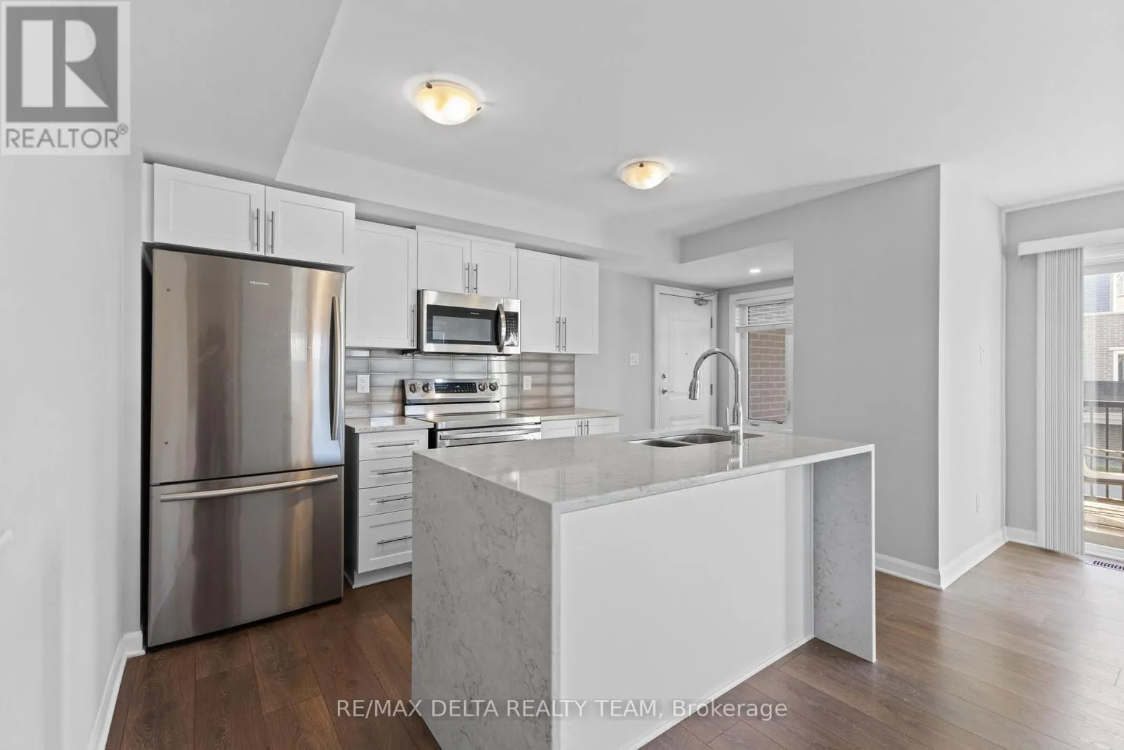 A - 706 AMBERWING PRIVATE