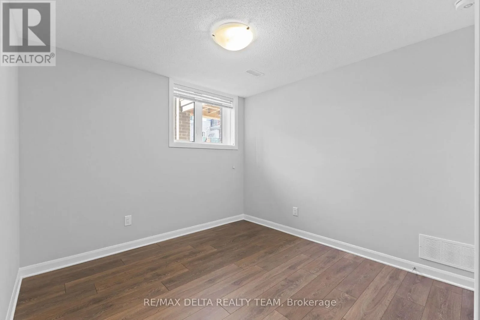 A - 706 AMBERWING PRIVATE