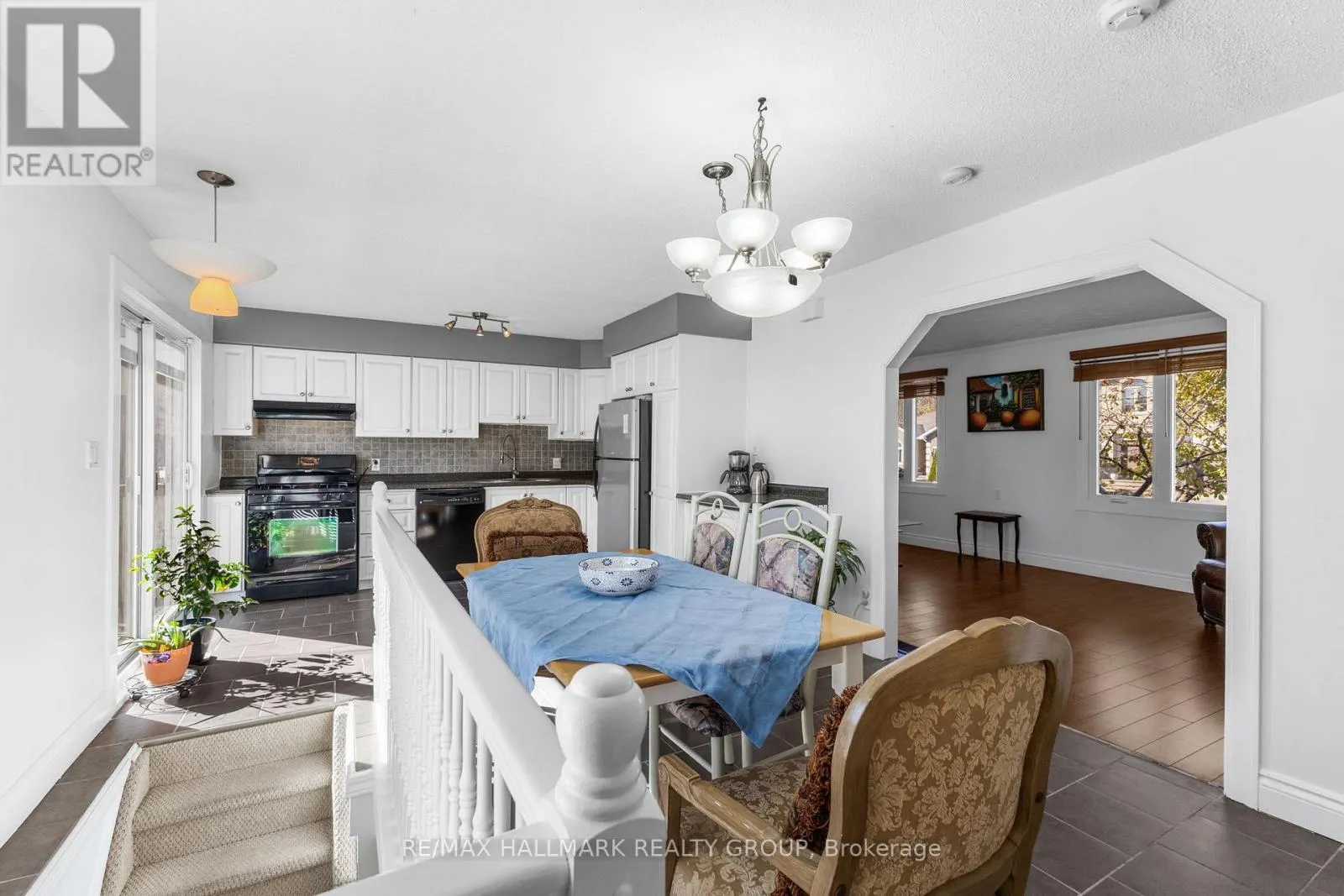 1902 ROSEBELLA AVENUE