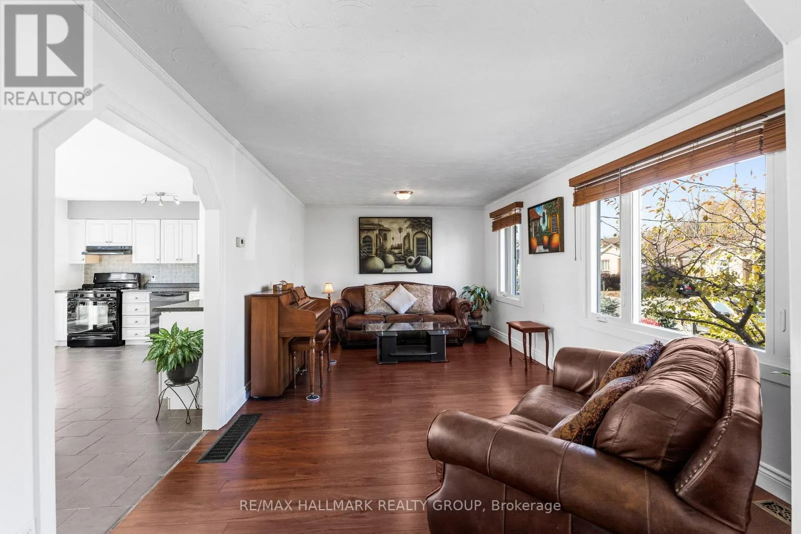 1902 ROSEBELLA AVENUE